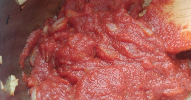 קציצות בקר ברוטב עגבניות ואפונה