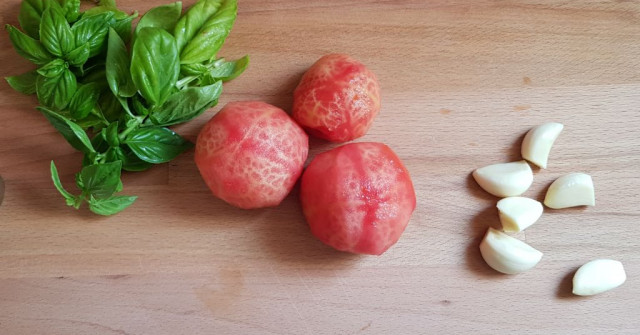 פסטה עגבניות ברוטב שמן זית ושום
