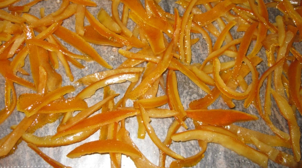 קליפות תפוז מסוכרות
