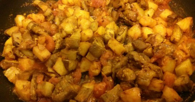 תבשיל תפוחי אדמה וחצילים מהמטבח ההודי