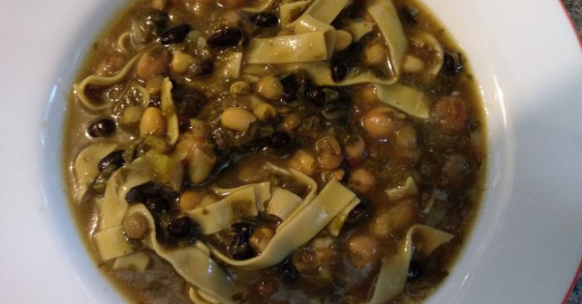 אָשֵה רֶשְתֶה – מרק קטניות, עשבי תיבול ואטריות מהמטבח הפרסי