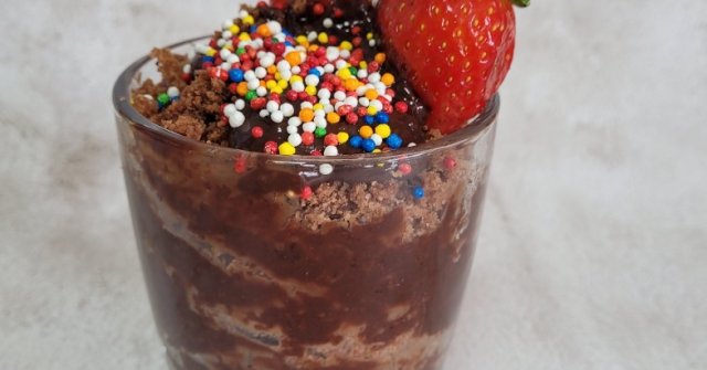 עוגת שוקולד ב- 2 דקות בכוס (שאפשר להכניס למיקרוגל)